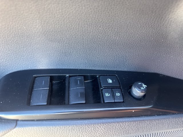 Used 2025 Toyota Camry SE FWD image 18