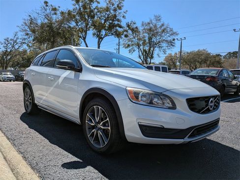 Used 2018 Volvo V60 T5 Cross Country w/ Convenience Package image 8