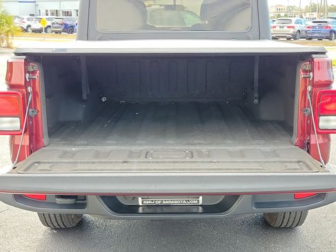 Used 2021 Jeep Gladiator Sport image 13