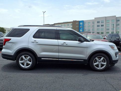 Used 2019 Ford Explorer XLT w/ Class III Trailer Tow Package FWD image 6
