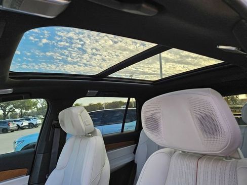 New 2026 Cadillac Vistiq Sport w/ LPO, Floor Liner Package image 9