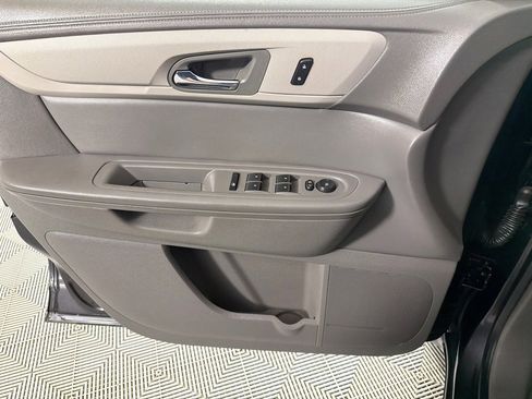 Used 2015 Chevrolet Traverse LS FWD image 11