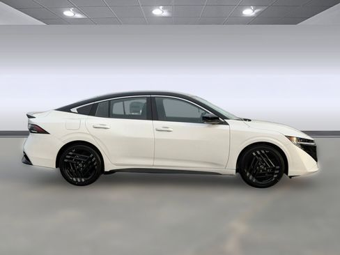 New 2026 Nissan Sentra SR w/ Floor Mat Package FWD image 8