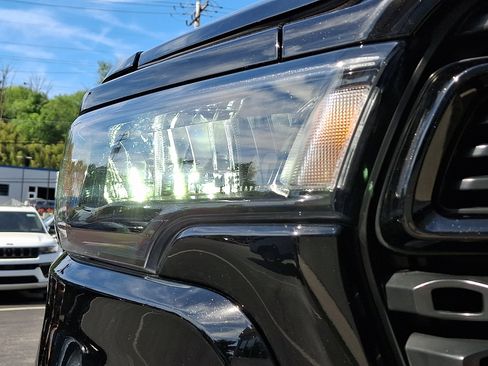Used 2025 RAM 1500 Big Horn AWD/4WD image 9