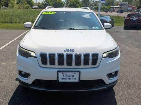 Used 2019 Jeep Cherokee Limited AWD/4WD image 2