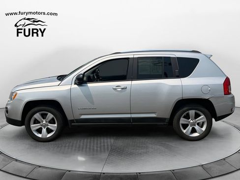 Used 2011 Jeep Compass Latitude AWD/4WD image 6