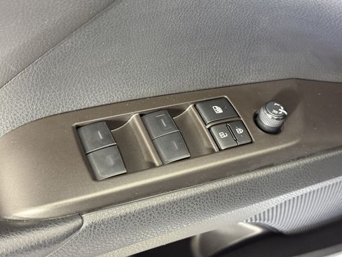 Used 2023 Toyota Camry SE FWD image 14