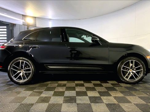 Used 2025 Porsche Macan image 8