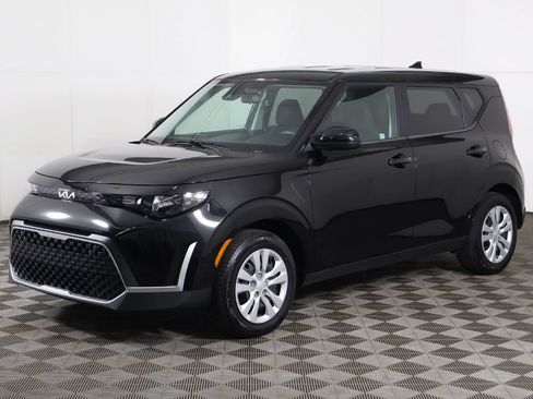 Certified 2025 Kia Soul LX FWD image 7