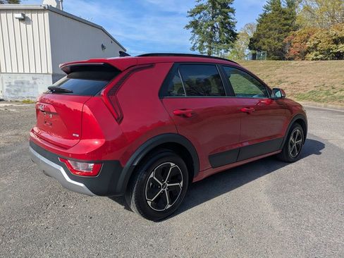 Used 2025 Kia Niro EX image 4