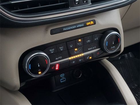 Certified 2022 Ford Escape Titanium w/ Class II Trailer Tow Package image 22