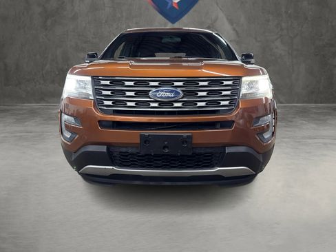 Used 2017 Ford Explorer XLT image 12