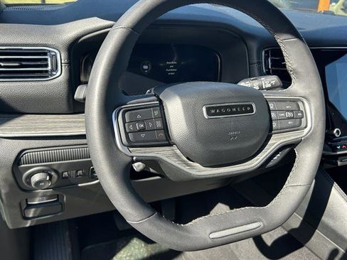 Used 2024 Jeep Wagoneer Series II w/ Flexible Seating Group image 10