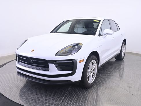 Certified 2023 Porsche Macan AWD/4WD image 1