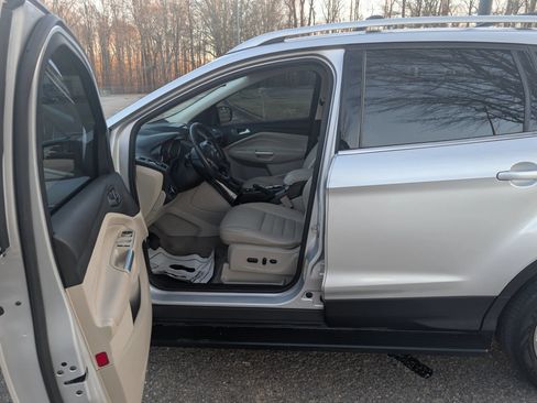 Used 2015 Ford Escape Titanium FWD image 4