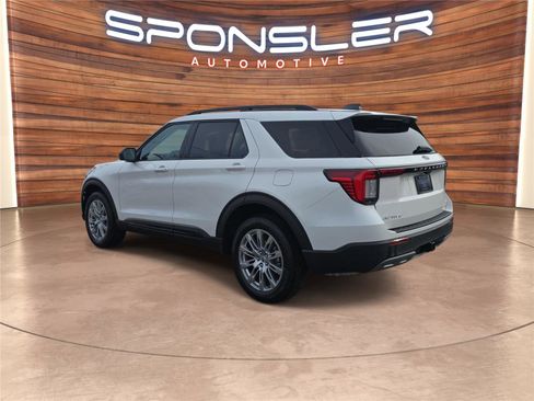 New 2026 Ford Explorer Active w/ Active Comfort Package image 3