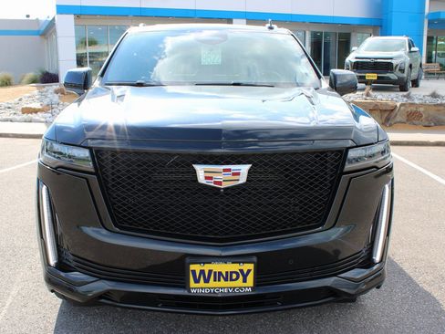Used 2023 Cadillac Escalade ESV Sport AWD/4WD image 3