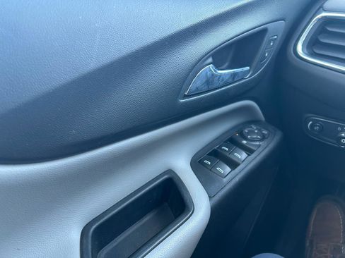 Used 2020 Chevrolet Equinox LS image 27
