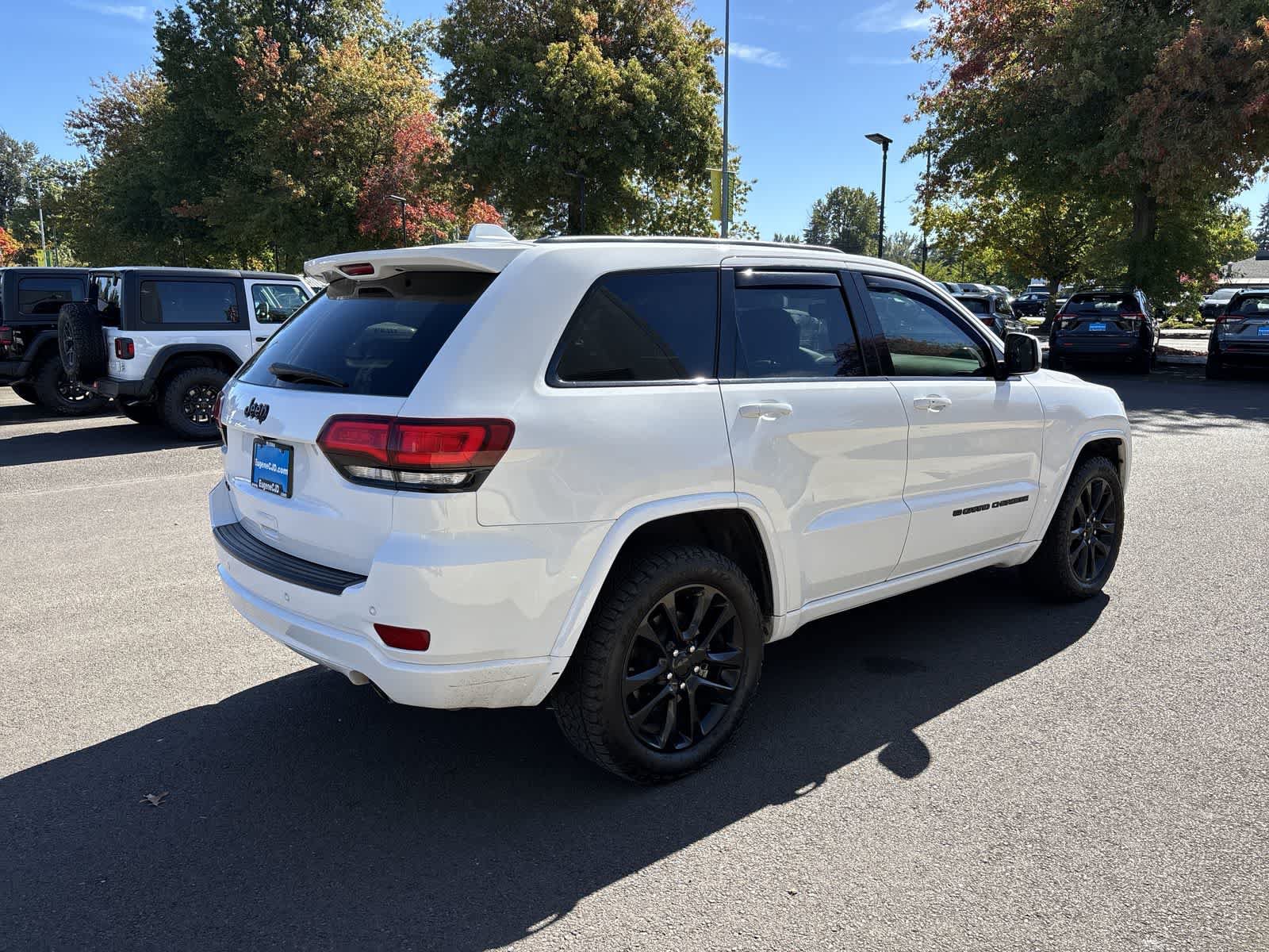 Used 2022 Jeep Grand Cherokee Laredo X AWD/4WD image 4