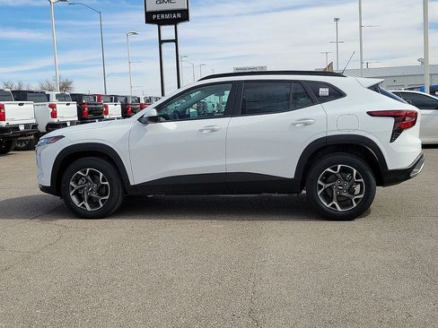 New 2026 Chevrolet Trax LT w/ Driver Confidence Package image 6