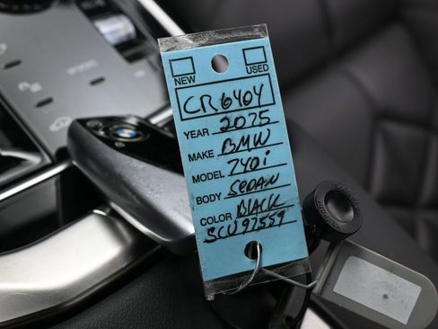 Used 2025 BMW 740i xDrive AWD/4WD image 35