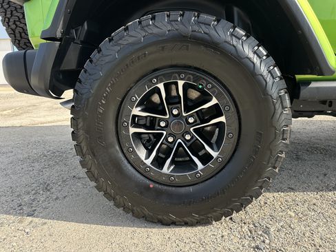 Used 2025 Jeep Wrangler Unlimited Rubicon AWD/4WD image 18