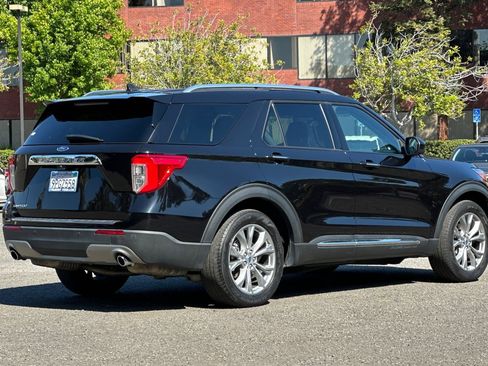 Certified 2023 Ford Explorer Limited RWD image 3