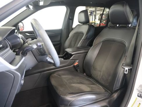 Used 2023 Jeep Grand Cherokee L Laredo AWD/4WD image 19
