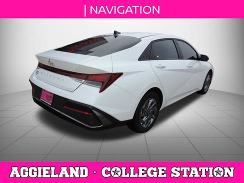 Used 2024 Hyundai Elantra SEL FWD image 4
