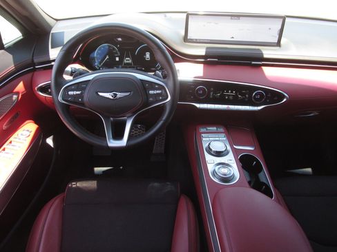 Used 2024 Genesis GV70 2.5T w/ Sport Prestige Package AWD/4WD image 18