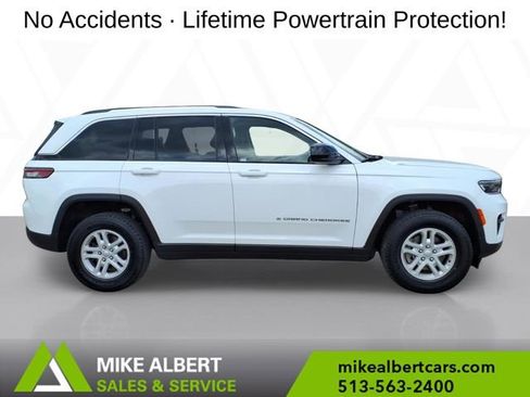 Used 2023 Jeep Grand Cherokee Laredo AWD/4WD image 8
