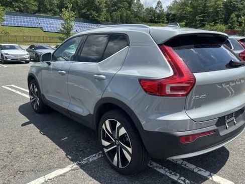 Used 2025 Volvo XC40 B5 Plus AWD/4WD image 3