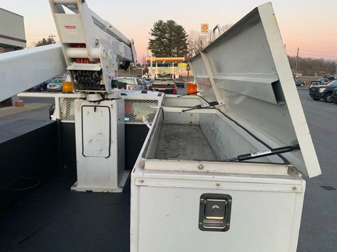 Used 2020 Ford F550 4x4 Regular Cab Super Duty w/ Power Equipment Group image 32