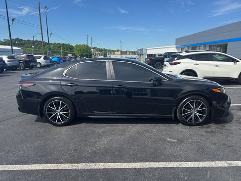 Used 2021 Toyota Camry SE w/ Cold Weather Package FWD image 13