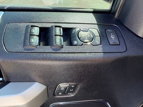 Used 2021 Ford F250 Lariat w/ Lariat Value Package AWD/4WD image 16