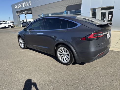 Used 2018 Tesla Model X 100D AWD/4WD image 3
