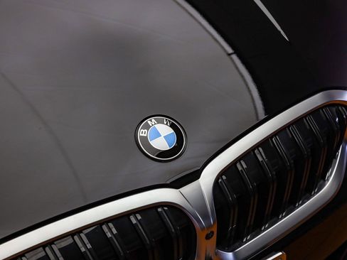 Used 2025 BMW 330i Sedan w/ Premium Package image 6