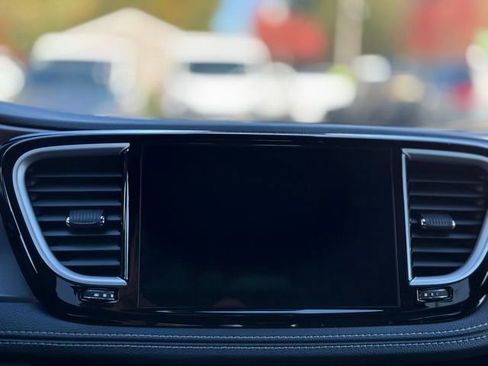 New 2026 Chrysler Pacifica Select image 15