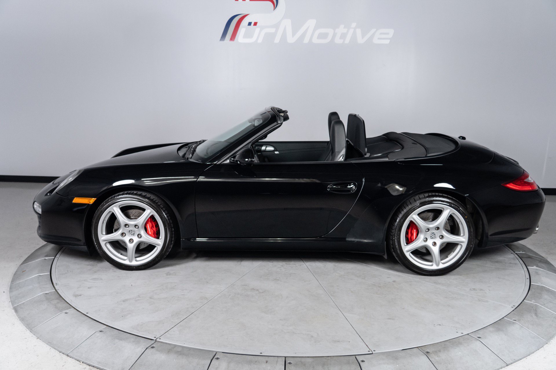 Used 2010 Porsche 911 Cabriolet image 4