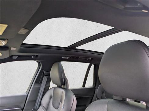 Used 2020 Volvo XC90 T6 Momentum image 16