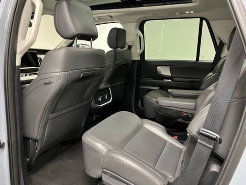 Used 2025 Ford Expedition Active AWD/4WD image 45