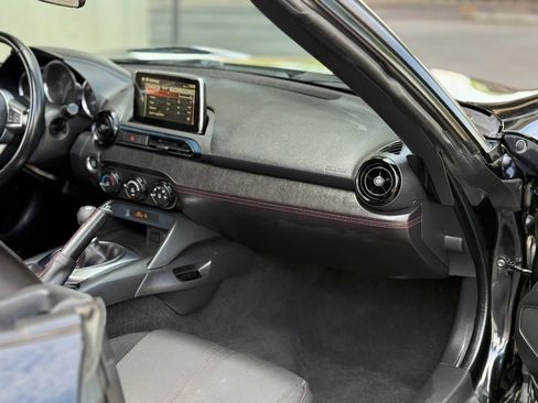 Used 2017 MAZDA MX-5 Miata Club RWD image 15