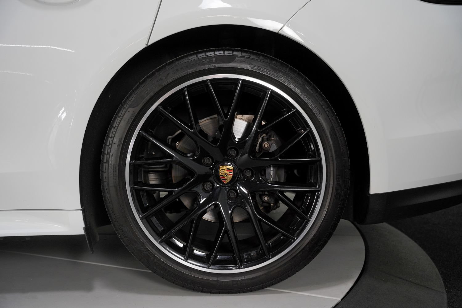 Used 2023 Porsche Panamera 4 Platinum Edition AWD/4WD image 17