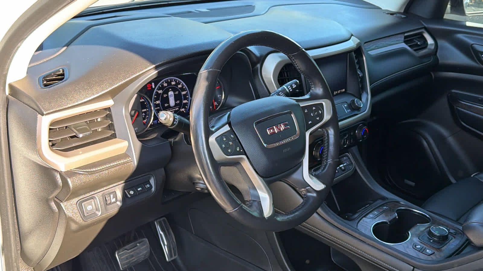 Used 2021 GMC Acadia Denali w/ Denali Ultimate Package AWD/4WD image 10