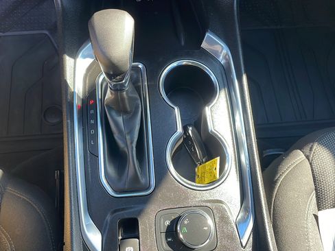 Used 2023 Chevrolet Traverse LT image 12