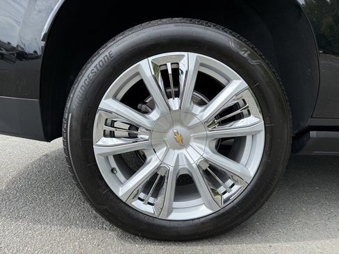 Certified 2024 Chevrolet Suburban High Country w/ Premium Package 2 image 15