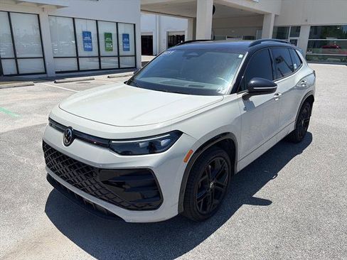 Certified 2025 Volkswagen Tiguan SE R-Line AWD/4WD image 2