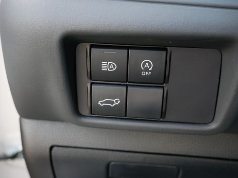 Used 2024 Toyota Highlander XLE AWD/4WD image 26