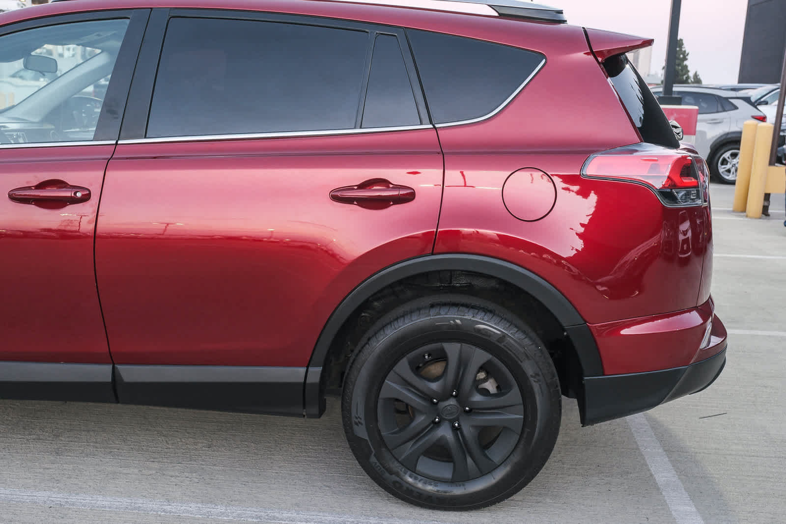 Used 2018 Toyota RAV4 LE w/ All Weather Liner Package FWD image 8