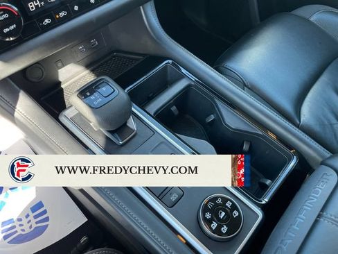 Used 2025 Nissan Pathfinder SL AWD/4WD image 24